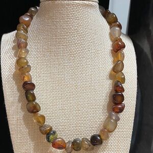 Polished Agate Beaded Necklace in Brown and Cream